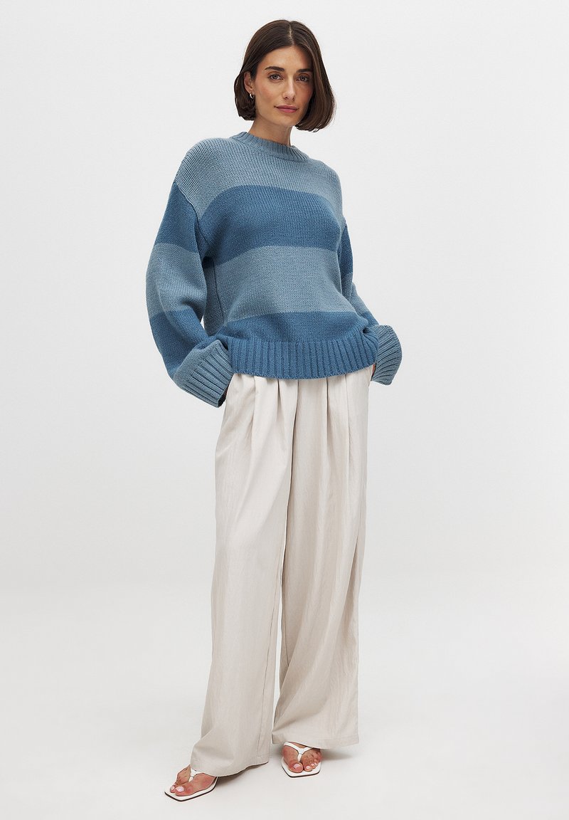 NA-KD Svetrík - blue stripe