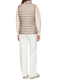 s.Oliver STEPP  - Weste - helles beige