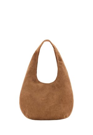 Bolso hobo de ante marrón con base redondeada y una correa ancha que forma una gran apertura en la parte superior para llevarlo a mano o al hombro.