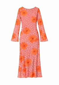 Dlhé ružové šaty s dlhým rukávom po členky s oranžovým kvetinovým vzorom a svetloružovými bodkami, s rozšírenými rukávmi a okrúhlym výstrihom.