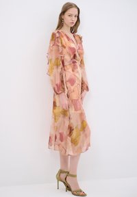 Thumbnail Image 6