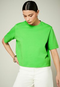 Next HEAVYWEIGHT SHORT SLEEVE CREW NECK STANDARD - Marškinėliai su spaudiniu - green