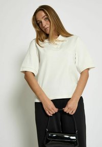 PEPPERCORN FIOLA GOTS - Polo - cloud dancer