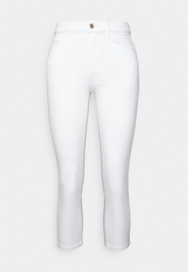 Vita högmidjade skinny jeans med framknapp, blixtlås och femficksdesign, visade på en enkel bakgrund.