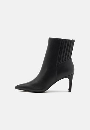 Stiefelette - black