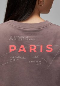 Nike Performance W JORDAN X PARIS ST GERMAIN BOXY GFX  - Joukkuetuote - plum eclipse