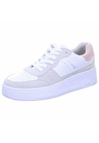 Hvit sneaker med grå suedekanter, strukturert såle, perforert tåboks og hvite snørebånd. Har en subtil pastellrosa hælflik.