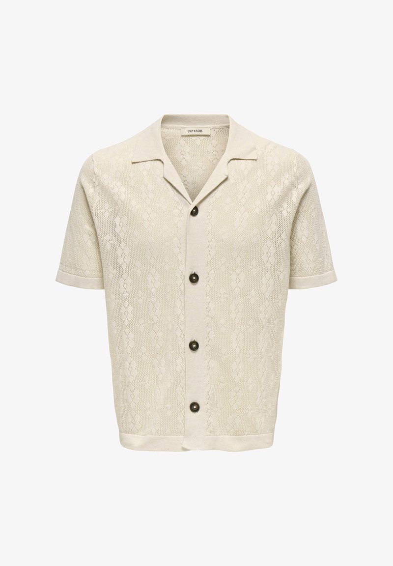 Camicia a maniche corte, con bottoni, di colore beige chiaro, caratterizzata da un motivo in maglia testurizzata, colletto a punta e cinque bottoni scuri lungo la parte anteriore.