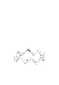 Vågig silverring med en zick-zack-design, tillverkad av 925 sterling silver; slät yta och polerad finish.