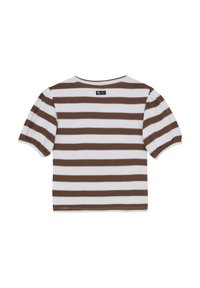 Brun och vit randig kortärmad skjorta med rund halsringning. Mjuk textur med ett ribbat mönster. Tagg synlig vid halsen.