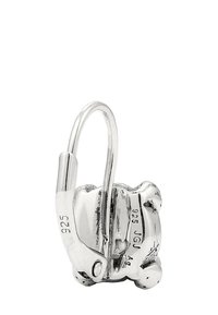 Silberne Ohrringe in Froschform mit polierter Oberfläche, ausgestattet mit einem schwenkbaren Ring und Markierungen für 925 Sterling Silber auf der Rückseite.