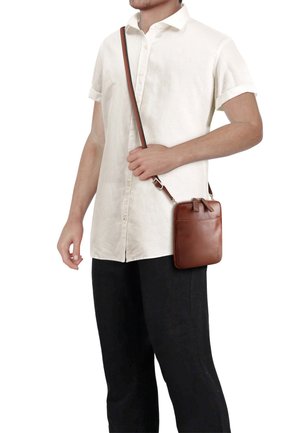 Picard, BUDDY - Cross body bag - cognac
