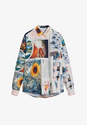 Mitmekesise mustriga nööpidega särk, millel on erinevad graafilised printimised, sealhulgas lilli ja maastikke, koos tekstuuride seguga ja ümmarguse äärega.