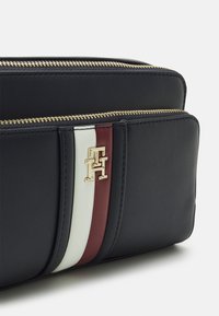 Tommy Hilfiger ICONIC CAMERA BAG PUFFY - Borsa a tracolla - blue