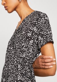 Objmaren Knit Re L S Dress Black Detail White Sand