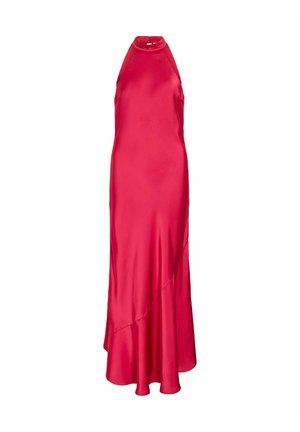 Robe de soirée rouge en satin, sans manches, à col licou, avec un corsage ajusté et un ourlet asymétrique fluide.