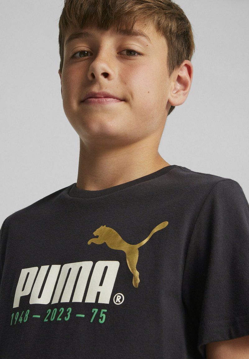 puma-no-1-logo-celebration-unisex-t-shirt-print-black-zwart
