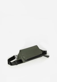 Groene stoffen heuptas met een hoofdvak met rits, verstelbare zwarte strap en reliëflogo. Gladde textuur met minimalistisch ontwerp.