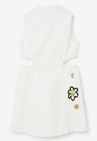 Valkoinen denim-mekko, jossa on kaulus, hihaton muotoilu ja leikattuja sivuja. Koristeltu värikkäällä kukka-ompelulla helman ympärillä.