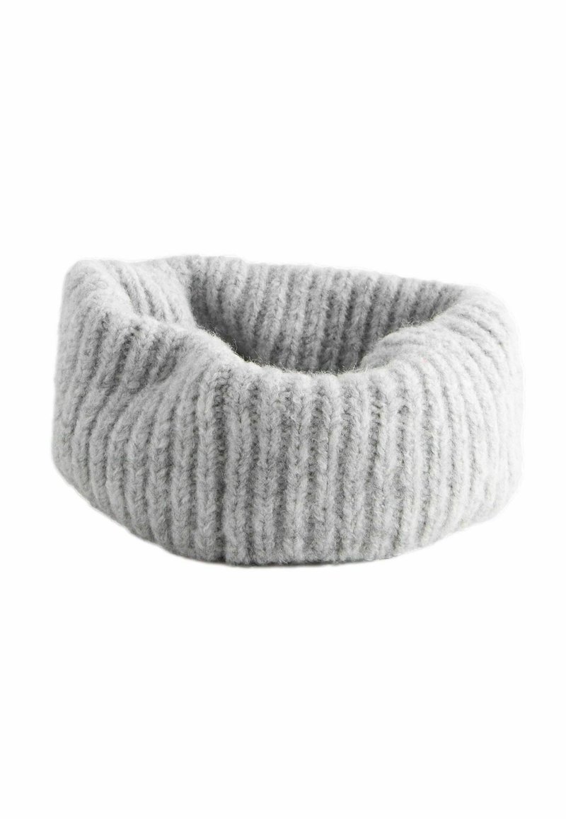 Letto per animali in maglia grigia con forma rotonda, texture a coste e materiale in morbido poliestere. Progettato per comfort e supporto.