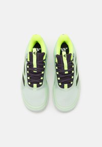 adidas Performance AVACOURT 2 zielony neon