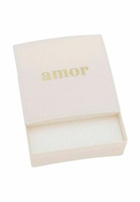 Scatola regalo rettangolare color crema con coperchio trasparente, con la scritta "amor" in lettere dorate. L'interno è morbido e soffice. Nessun motivo o accentuazione.