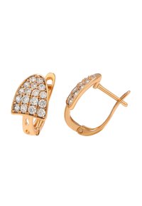 Guld hoop øreringe med pavé-satte runde diamanter, udstyret med en hængslet lås og en let buet, trekantet form.
