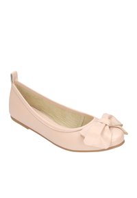 Světle růžové kožené baleríny s kulatou špičkou a mašlí na přední straně. Měkká vnitřní podšívka a nízká gumová podrážka.