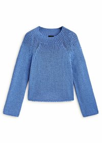 Niebieski sweter z dzianiny z okrągłym dekoltem, długimi rękawami i luźną, teksturowaną tkaniną. Na ramionach ozdobiony otwartym ściegiem.