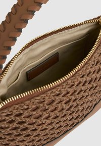 Reiss BLAKELEY WEAVE  - Käsilaukku - tan