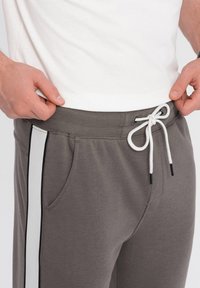 Ombre Jogginghose - dark grey