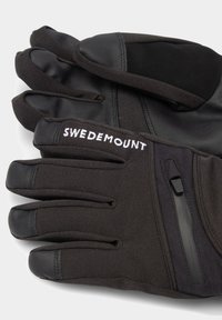 Guanti neri realizzati con una combinazione di pelle e tessuto morbido. Le caratteristiche includono una tasca con zip, dettagli di cucitura e il logo "SWEDEMOUNT".