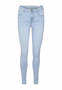 Jeans ajustados de un azul claro, hechos de denim. Cuentan con una cintura alta, cinco bolsillos y un cierre de botón en la parte delantera. Textura suave con un desgaste mínimo.