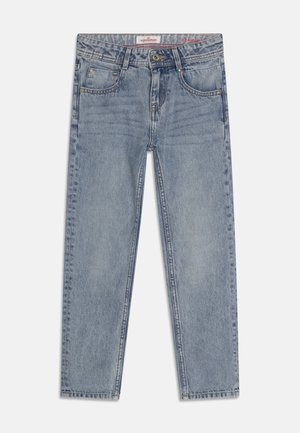 Jean droit bleu clair en denim, doté d'un design classique à cinq poches, d'une finition délavée et de coutures contrastantes.