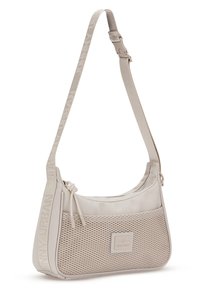 Beige axelremsväska med texturerad mesh-panel, släta tygdetaljer, justerbar rem och präglad logotyp på framsidan. Har dragsko för stängning.
