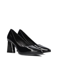 Black patent leather high-heeled shoes with pointed toes, featuring a chunky block heel and a smooth, glossy surface.