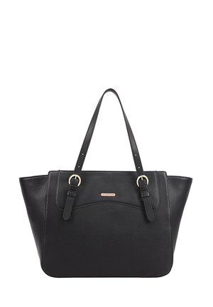 Zwarte leren tote bag met een gestructureerde afwerking, twee bovenhandvatten en gouden hardware. Kenmerkt zich door een gebogen accent aan de voorkant.