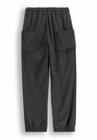 Ciemnoszare spodnie bojówki z elastycznym pasem, dwoma dużymi przednimi kieszeniami oraz elastycznymi mankietami przy kostkach. Lekka faktura materiału.