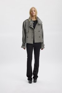 Gestuz AVIC JACKET - Ľahká bunda - black/white