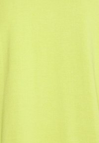 Tissu tricoté vert citron vif présentant une texture fine et uniforme avec de petites mailles régulières.