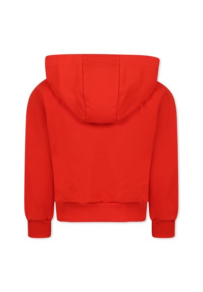 Haut en molleton rouge court avec capuche, poignets côtelés et ourlet. Texture de tissu lisse avec une couleur unie, sans motifs ni détails supplémentaires.