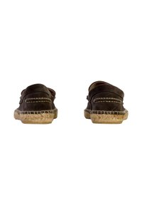 Scarpe espadrillas in suede marrone con suola in gomma e dettagli in juta intrecciata, dotate di una fascia posteriore e accenti cuciti.