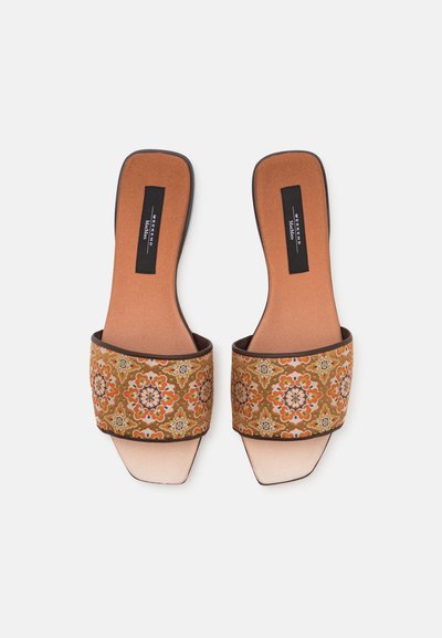 WEEKEND MaxMara CORVINO - Tagant lahtised kingad - cammello