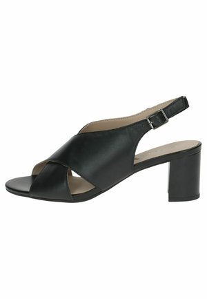 Zwarte leren slingback sandaal met hoge hak, met een overslagontwerp, open teen en een middelhoge blokhak, voorzien van een verstelbare gesp.