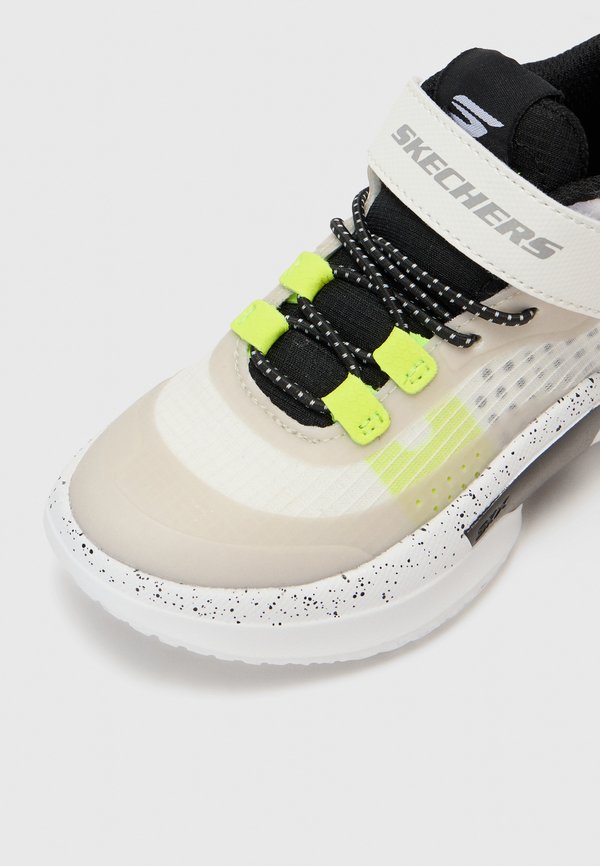 COURT HYPE - Trainers2