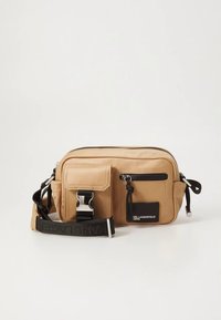 Khaki synthetische crossbodytas met zwarte accenten, voorzien van een voorvak, een gespsluiting en een verstelbare band met logodetail.