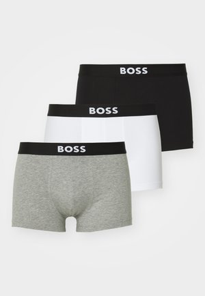Tri parova bokserica u sivoj, bijeloj i crnoj boji. Svaki par ima mekan elastični pojas s "BOSS" logotipom u bijeloj boji.