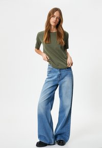Koton - T-shirt basic