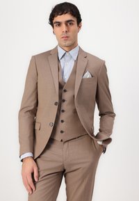 Isaac Dewhirst THE FASHION NOTCH SLIM SUIT - Κοστούμι - dark sand