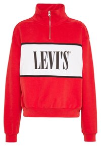 Rode fleece pullover met hoge kraag en kwart-rits, voorzien van een witte band met het "LEVI'S" logo in zwart, elastische manchetten en zoom.